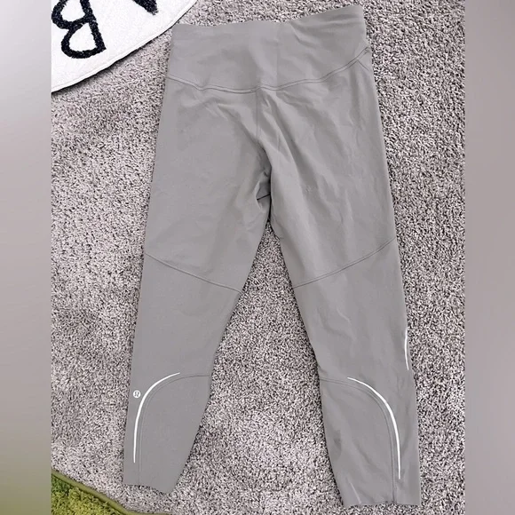 Lululemon Base Pace HR Crop 23" Reflective Tights Gull Grey Size 10 LW6CDDS - Picture 10 of 10
